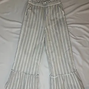 Gray Striped Ruffle Cropped Bell Bottom Linen Pants - XS thumbnail 8