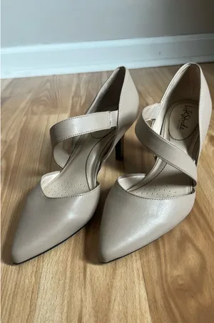 LifeStride Suki Taupe Pointed Toe Heels thumbnail 4