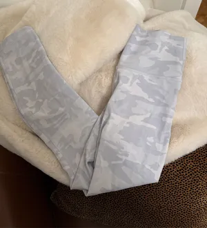 Lululemon Camo Wunder Under 25" Rib Material thumbnail 1