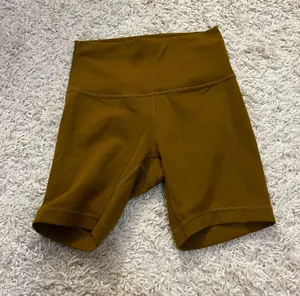 Lululemon Wunder Train Shorts 6” Size 4 thumbnail 1