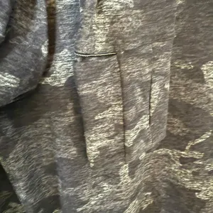 Lululemon grey camo long sleeve athletic shirt size 8 thumbnail 8