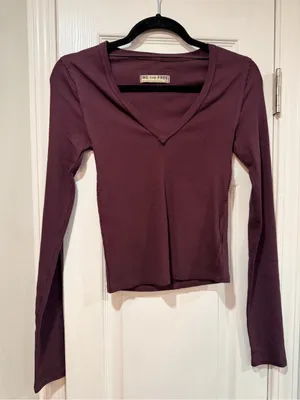 NWOT We The Free Size S Free People Ribbed V-Neck Long Sleeve Fitted Top Raw Hem thumbnail 1
