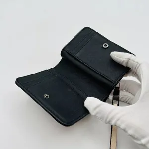 Marc Jacob’s small zip wallet EUC thumbnail 8
