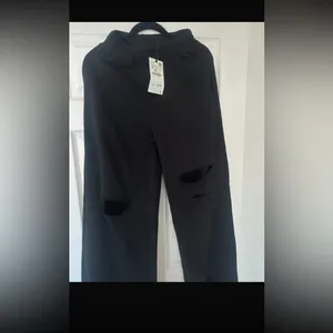 Zara Black Wide-Leg Distressed Sweatpants thumbnail 2
