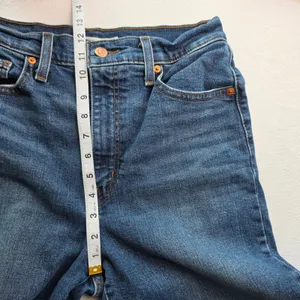 Levis High Waisted Mom Jeans Medium Wash Blue Tapered Leg Denim Size‎ 29 thumbnail 6