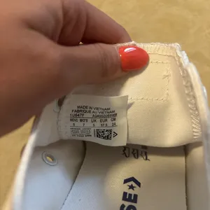 Brand new white converse thumbnail 4