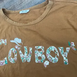 Miss Me Womens Orange Western Embroidered “Cowboy” Crop Top Sz Sm thumbnail 3