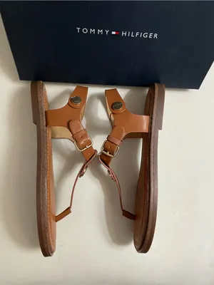 Tommy Hilfiger NIB Bennia Flat Thong Brown T-Strap Logo Sandals Shoes Size 6.5 thumbnail 11