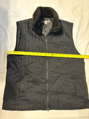 Liz Claiborne Women’s Black Quilted Zip-Up Vest with Faux Fur Collar Size L thumbnail 8