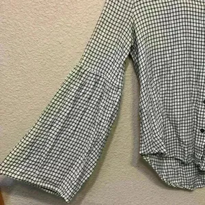 Madewell White with black window pane plaid sz M bell sleeves button down academia preppy thumbnail 5