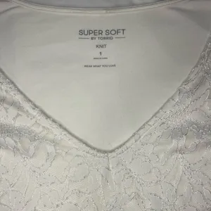Torrid Super Soft V-neck lace pleated flowy sleeve stretch butter comfy T-shirt thumbnail 10
