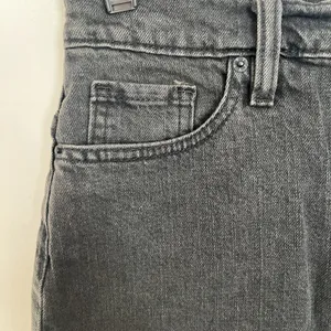 Womens Urban Outfitters BDG Mom High Rise Black Denim Shorts Size 28‎ thumbnail 2