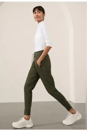 Athleta Headlands Hybrid Trek Mid Rise Jogger thumbnail 3
