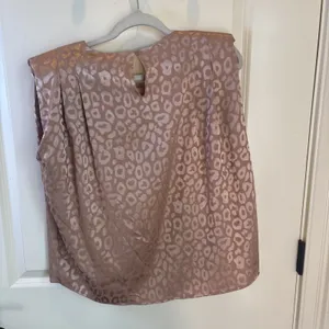 NWT Entro Top Small Sleeveless Shoulder Pad‎ Keyhole Back Pink Blush Cheetah thumbnail 6