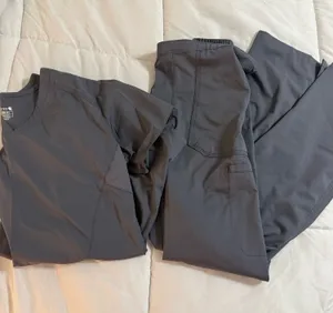Grey carhartt scrub set Small top/XS bottoms thumbnail 1