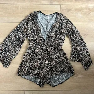 Free People Floral Romper Shorts Deep V-Neck Size Medium Black White Bell Sleeve thumbnail 4