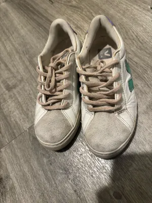 VEJA Sneakers thumbnail 2