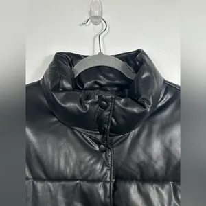 Old Navy Faux Leather Puffer Vest Women’s XL Black Sleeveless Quilted‎ Jacket thumbnail 5