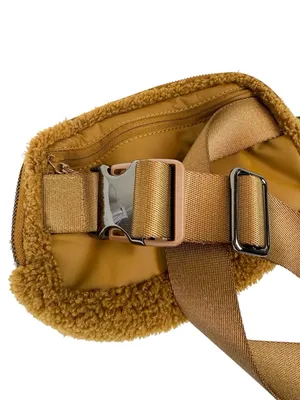 Lululemon Everywhere Belt Bag‎ 1L Fleece Burnt Caramel Sherpa thumbnail 6
