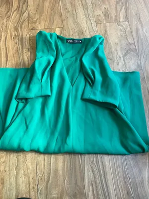 Zara Emerald Green V-Neck Midi Dress with Puff Sleeves thumbnail 7