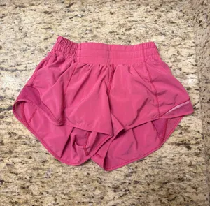 Sonic pink Lululemon hotty hot shorts 2.5 size 4 low rise thumbnail 1