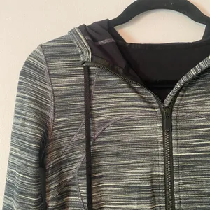 Lululemon Gray Hooded Define Jacket Heathered Stripe Full Zip Athleisure size 6 thumbnail 4