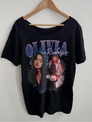Olivia Rodrigo off-the-shoulder black graphic tee thumbnail 2