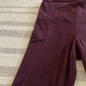 ATHLETA Maroon Burgundy Leggings with Pockets thumbnail 3