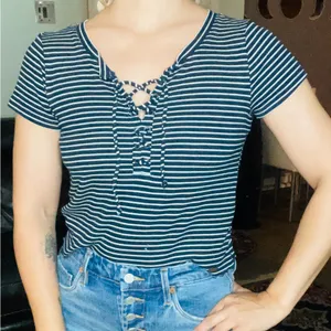Hollister T-shirt thumbnail 1