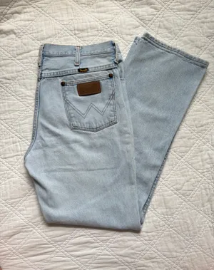 Wrangler light wash jeans thumbnail 3