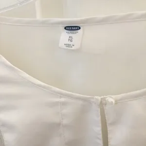 FINAL MARKDOWN Old navy top extra large thumbnail 5