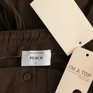 Peach nwt size large Brown Button thumbnail 3