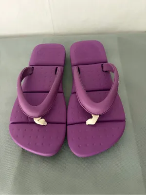 Crocs Women’s Size 9 Purple Flip Flops Excellent Condition (B198) thumbnail 2