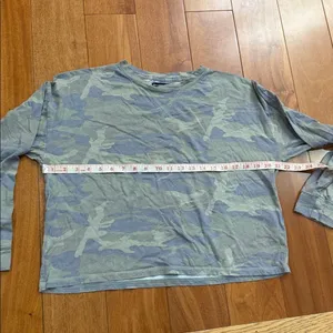 Abercrombie &‎ Fitch Green Camouflage Long Sleeve Crop Tee size M thumbnail 7