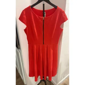 Sangria Red Textured Fit and Flare Dress Front Zip Cap Sleeve Size 14 Festive‎ thumbnail 4