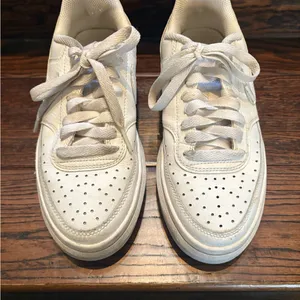 Nike Women's Air Force 1 Platform Sneaker Shoes in size 6 thumbnail 1