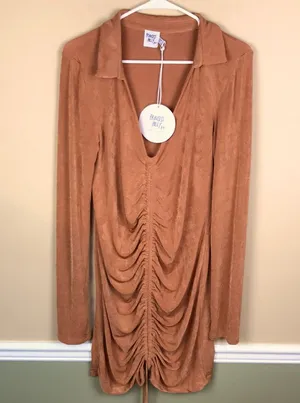 NWT Women’s Carley Long Sleeve Deep V-Neck Cinched Mini Dress thumbnail 1
