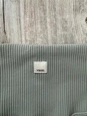 Vuori Women’s Rib Studio Bike Short High Waist Light Grey Size Small thumbnail 8