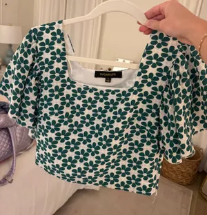Sugar Lips Green Floral Boutique Top thumbnail 1