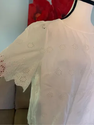 GAP White Eyelet Embroidered Woven scalloped hem Round Neck Blouse Top Size L thumbnail 5