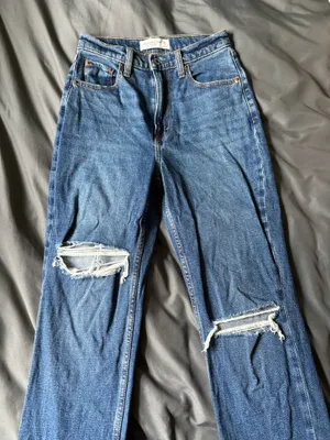 Abercrombie High-Rise Jeans thumbnail 1