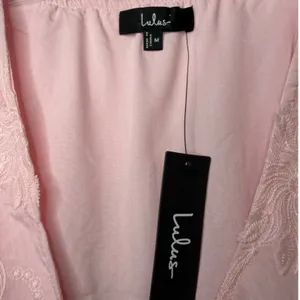 Lulus NWT Pink Floral Embroidered Tie Front Crop Top Scallop Hem Size Medium thumbnail 4