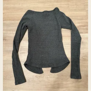 Joah Brown Hook & Eye Long Sleeve Top! thumbnail 3