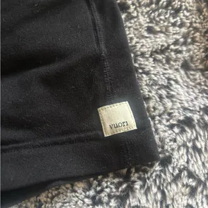 Vuori Black Women's Athletic Shorts thumbnail 2