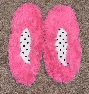 NWOT Pink Slippers Size 9.5 thumbnail 1