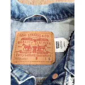 Levi’s Custom Distressed Denim Jacket Rose Patch Bleach Wash Women’s Small thumbnail 5