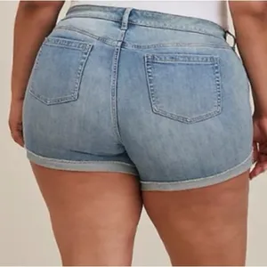 Torrid 5 INCH VINTAGE STRETCH MID-RISE SHORT SIZE 26 thumbnail 2