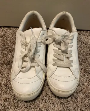 Universal Threads Women’s White Leather Sneakers Size 9 thumbnail 1