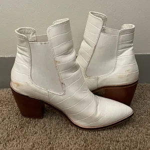 Chinese Laundry White Snakeskin Ankle boots thumbnail 3