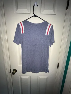 5th & Ocean Boston Red Sox Women's Heather Grey V-Neck Striped Shoulder T-Shirt thumbnail 4